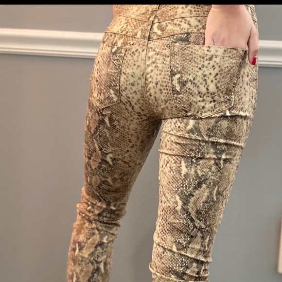 Snakeskin Button Fly Venti6 - Picture 4 of 6